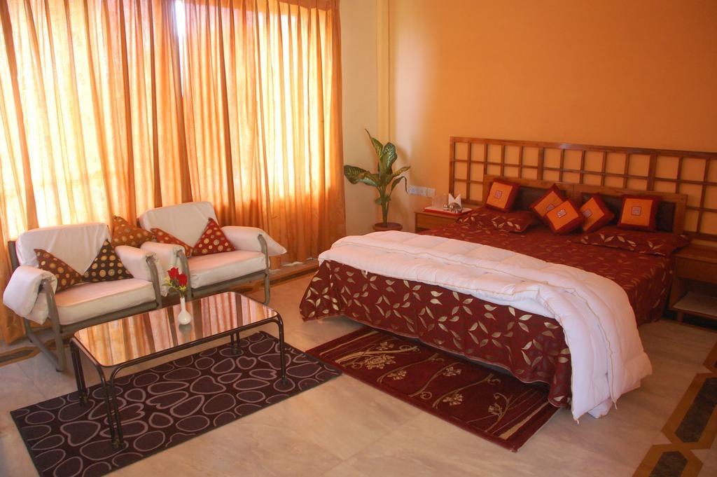 Hotel Maruti Mandapam Jabalpur Rum bild