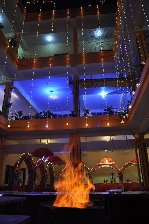 Hotel Maruti Mandapam Jabalpur Exteriör bild