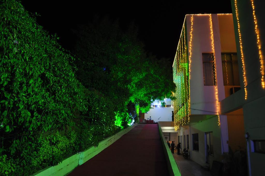 Hotel Maruti Mandapam Jabalpur Exteriör bild