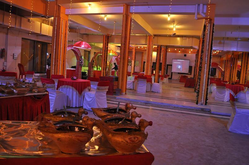 Hotel Maruti Mandapam Jabalpur Exteriör bild